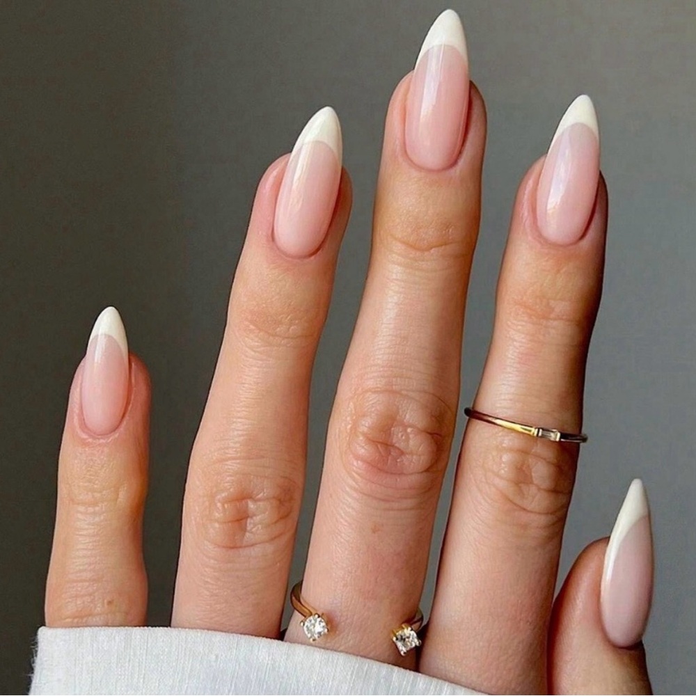 24 Piece French Manicure Nail Set.
